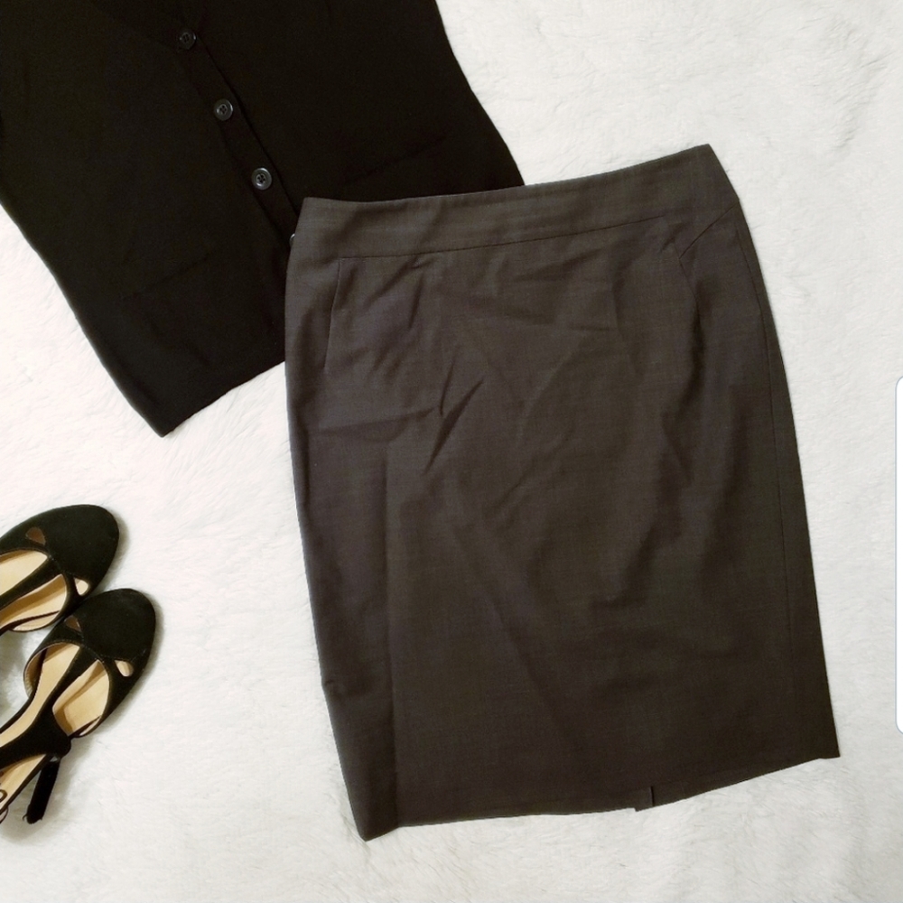 Ann Taylor skirt 4 petite